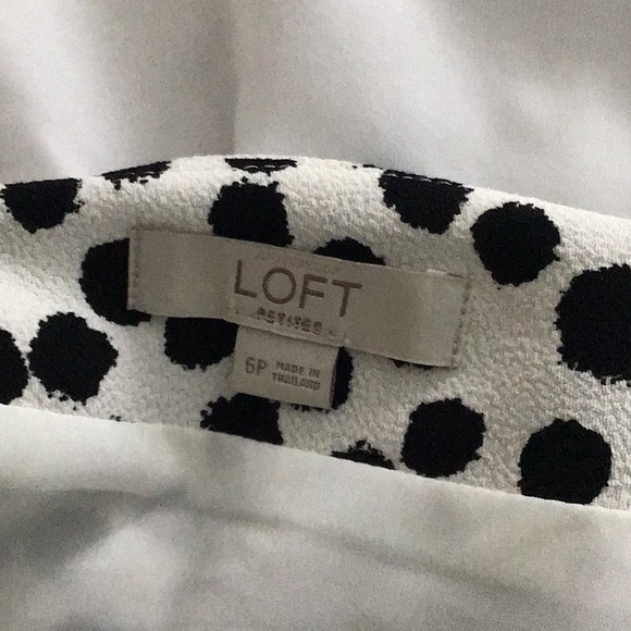 White with black dots mini skirt. - Picture 3 of 7